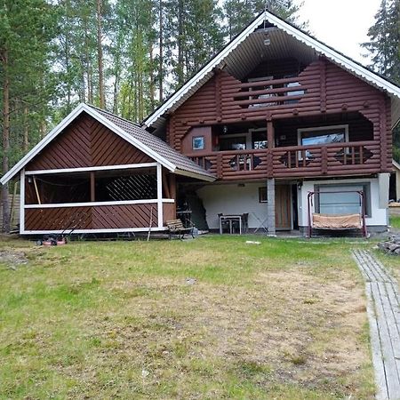 Viihtyisae Hirsimoekki Jaerven Rannalla Siikainen Exteriör bild