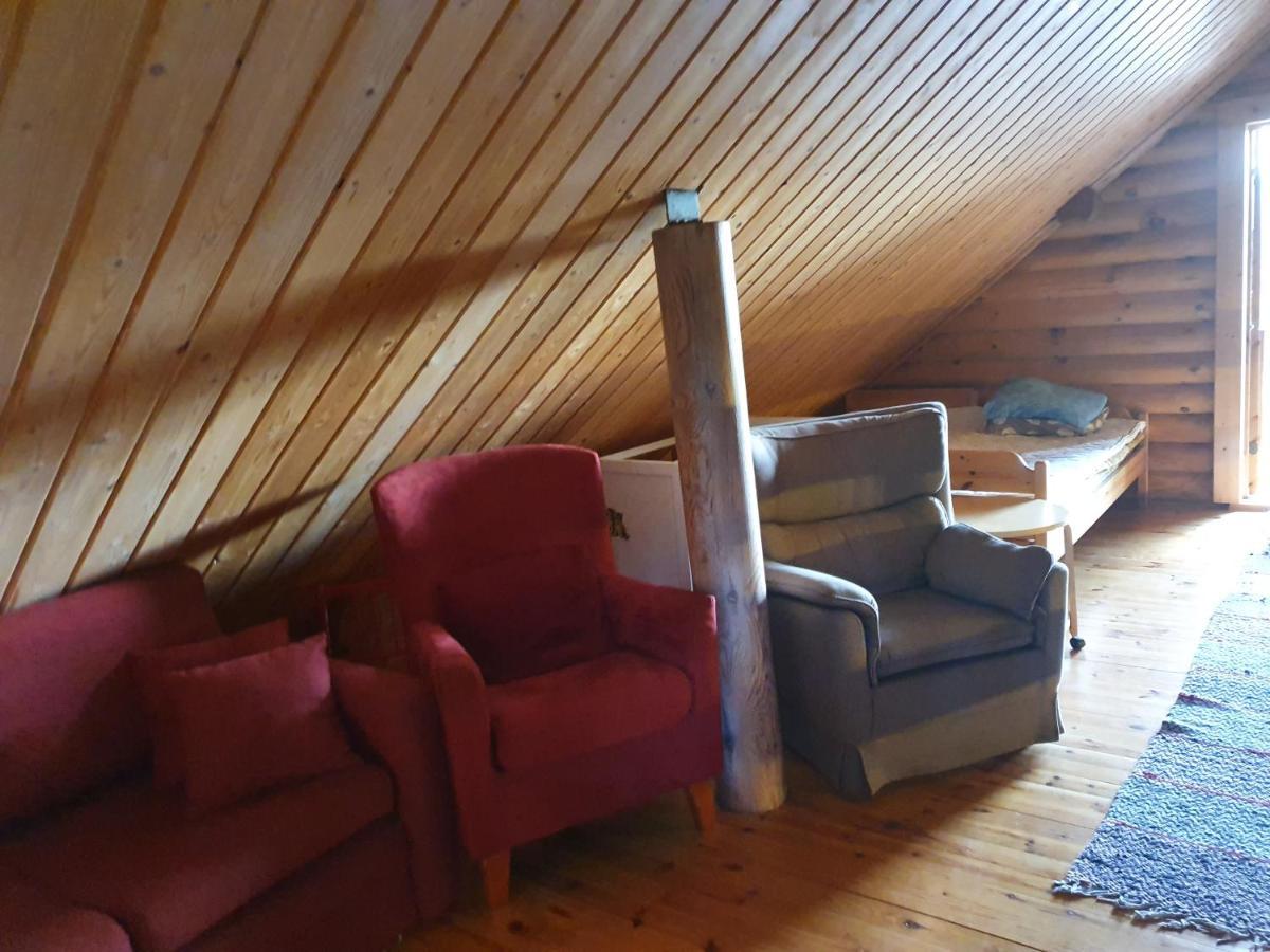 Viihtyisae Hirsimoekki Jaerven Rannalla Siikainen Exteriör bild