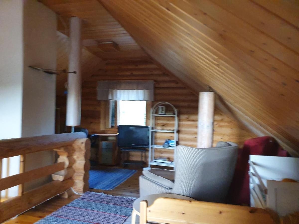 Viihtyisae Hirsimoekki Jaerven Rannalla Siikainen Exteriör bild