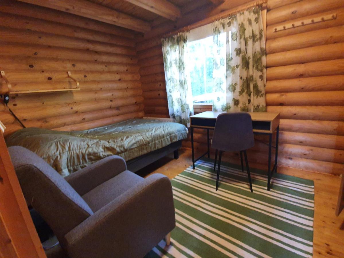 Viihtyisae Hirsimoekki Jaerven Rannalla Siikainen Exteriör bild