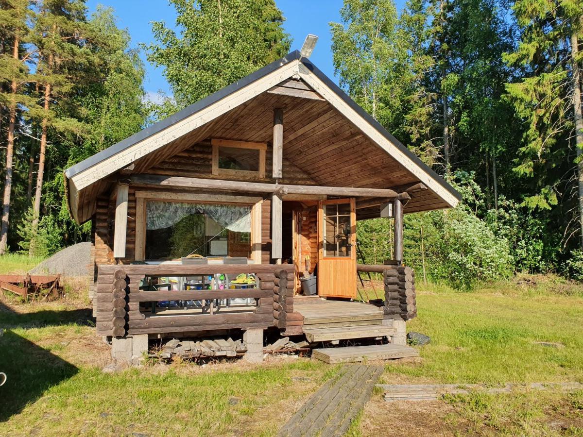 Viihtyisae Hirsimoekki Jaerven Rannalla Siikainen Exteriör bild