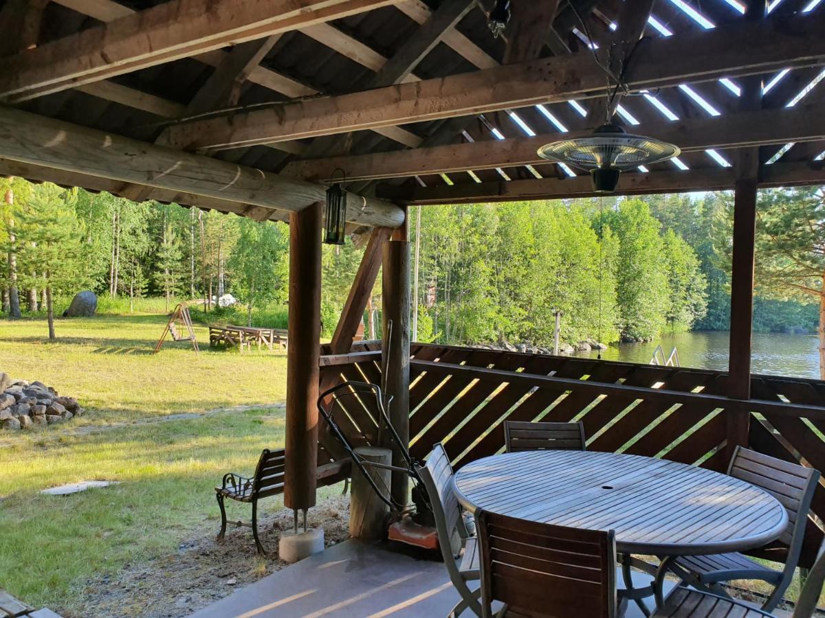Viihtyisae Hirsimoekki Jaerven Rannalla Siikainen Exteriör bild