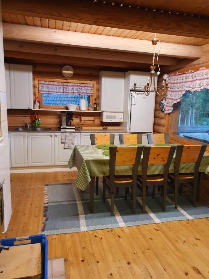 Viihtyisae Hirsimoekki Jaerven Rannalla Siikainen Exteriör bild