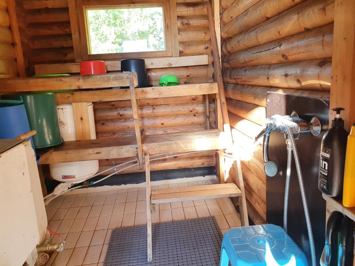 Viihtyisae Hirsimoekki Jaerven Rannalla Siikainen Exteriör bild
