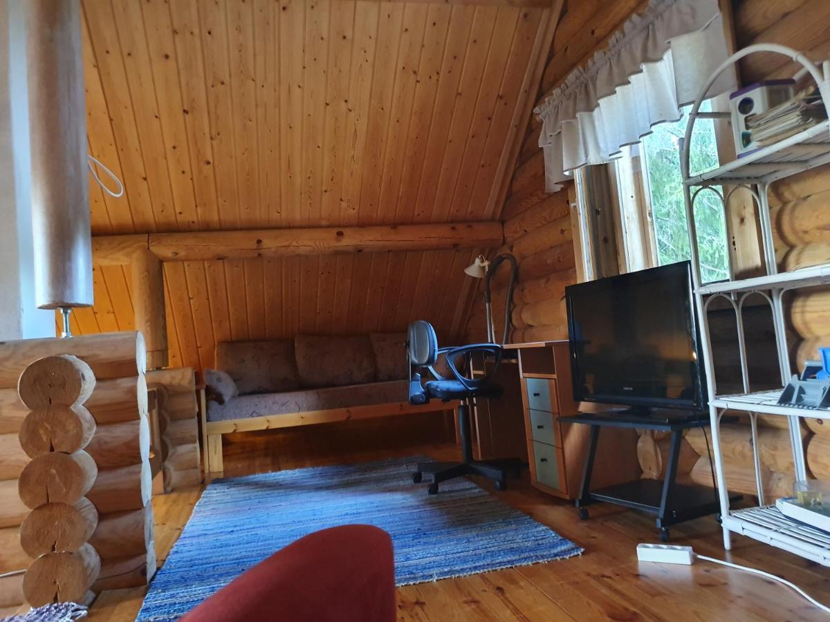 Viihtyisae Hirsimoekki Jaerven Rannalla Siikainen Exteriör bild