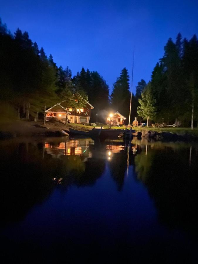 Viihtyisae Hirsimoekki Jaerven Rannalla Siikainen Exteriör bild