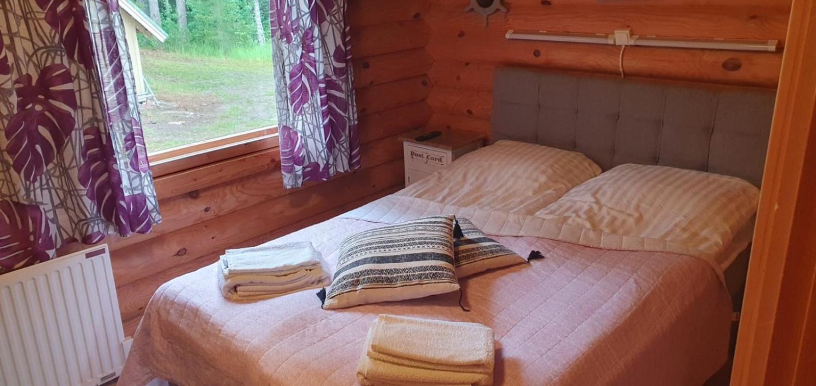 Viihtyisae Hirsimoekki Jaerven Rannalla Siikainen Exteriör bild